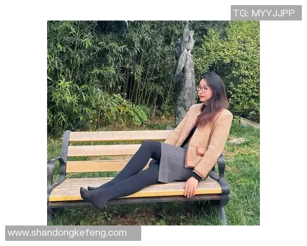 成熟魅力尽显真人50岁熟妇丝袜风情展现优雅与性感的完美结合