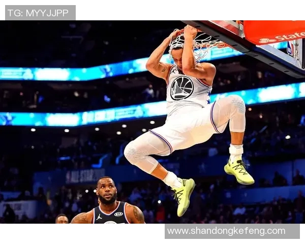 库里倾尽全力完成职业生涯最后一次扣篮感慨万千